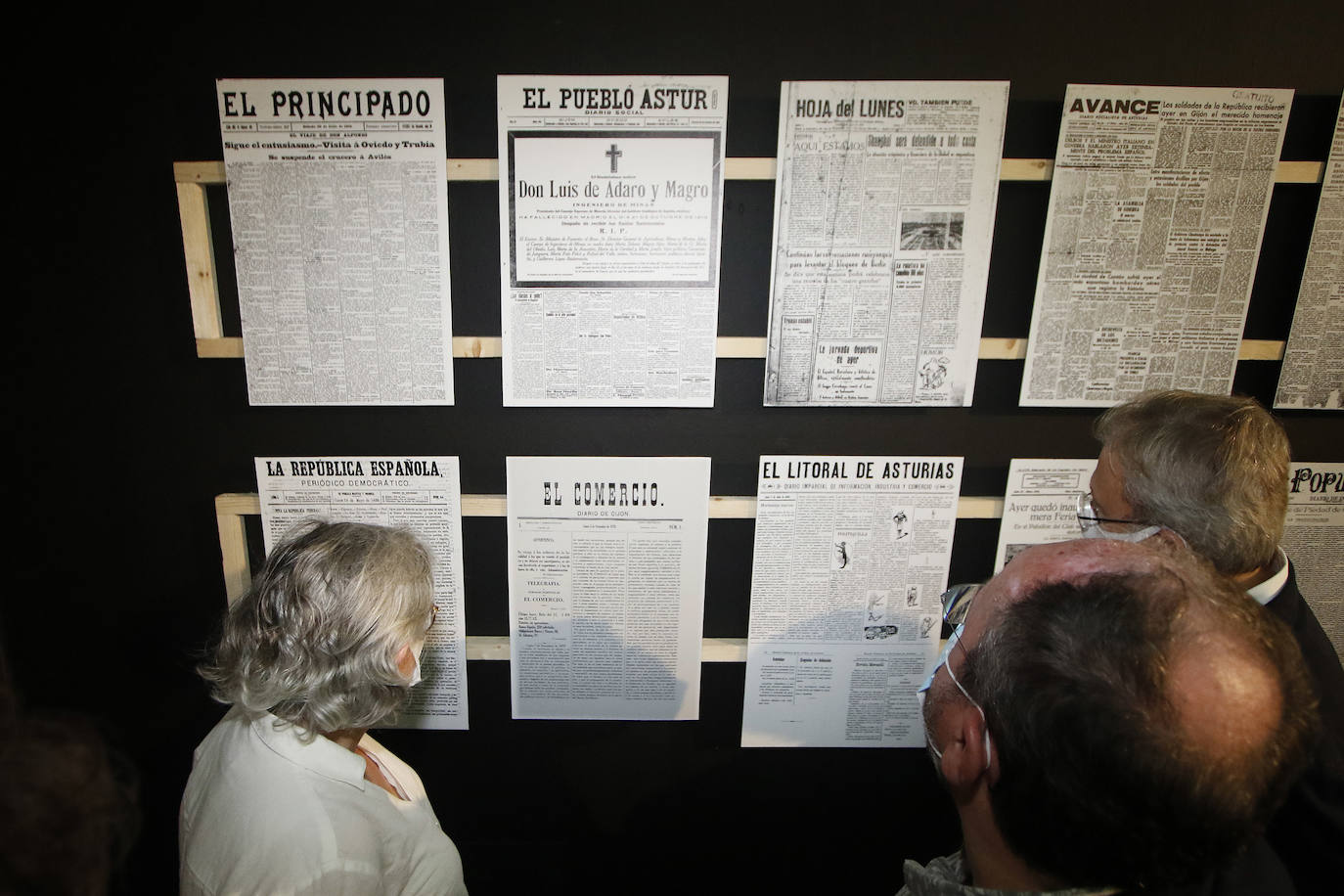 La Feria de Muestras ha acogido la exposición Semeyes, que recopila imágenes de tiempos pasados y ha contado con gran expectación en su inauguración.