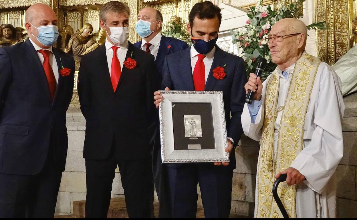 Dos Luis, a la derecha, durante un homenaje rendido por el bando de la Magdalena el pasado 22 de julio.