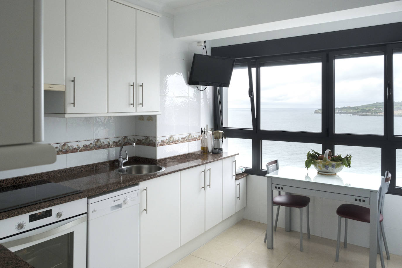 En el Náutico. La altura de la vivienda permite disfrutar de una panorámica de Gijón y sus alrededores