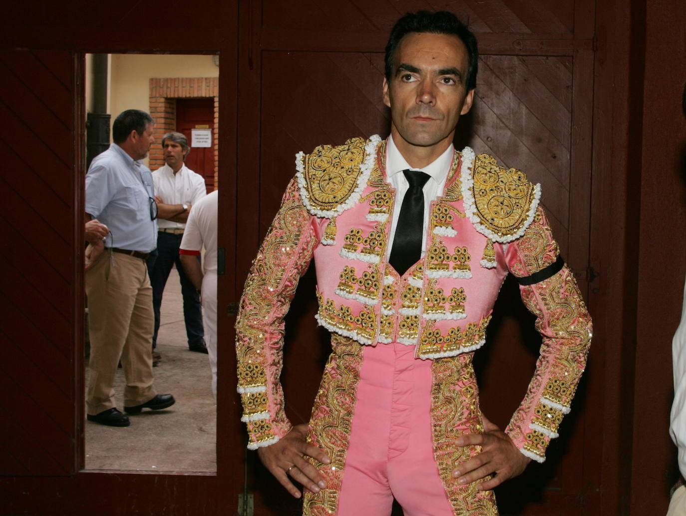 Desde Curro Romero hasta Jesulín, pasando por José Tomás, Espartaco y Jesulín. Un repaso por las imágenes más gloriosas de los toros de Gijón, uno de los mejores espectáculos del norte de España.