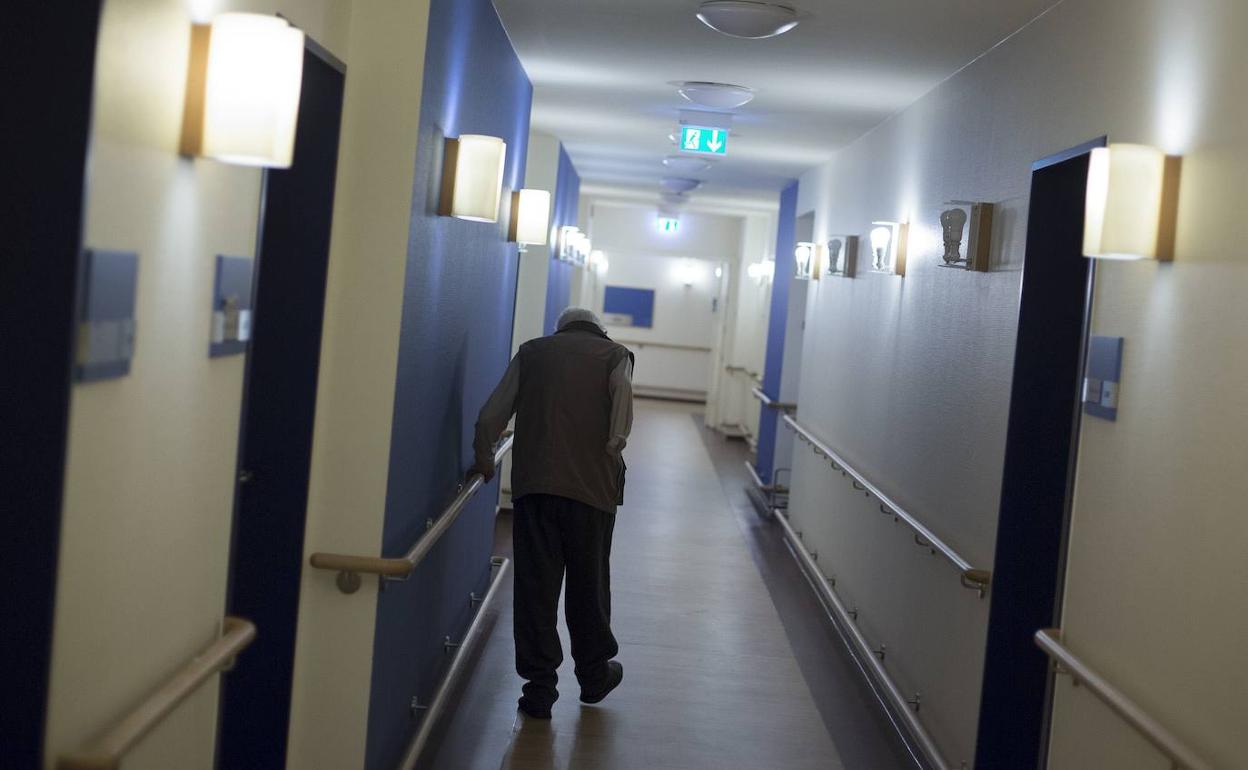 Un hombre de una residencia de Berlín, en Alemania.