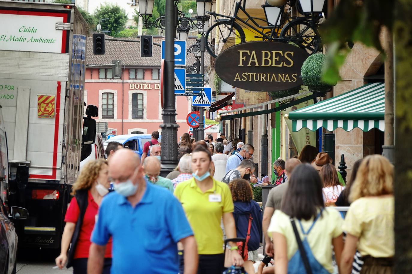El sector turístico cuelga el cartel de completo en casi 95.000 plazas y con tarifas de hasta 370 euros por día en las escasas opciones de alojamiento. 
