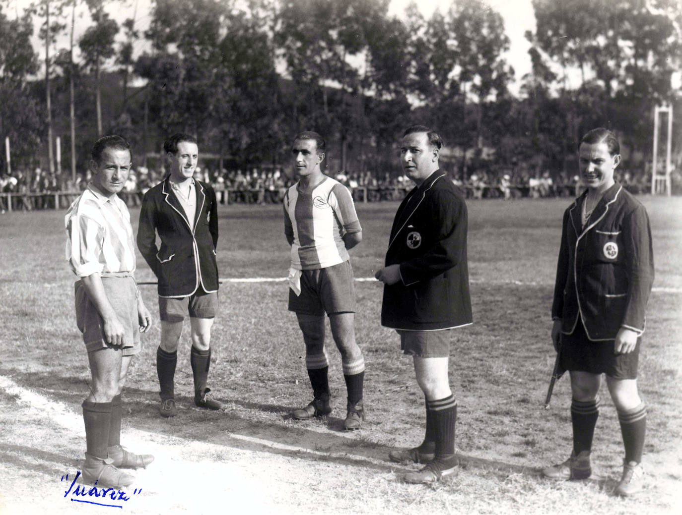 Partido Avilés (0) - Sporting (0). Árbitro y capitanes. 23-9-1934.