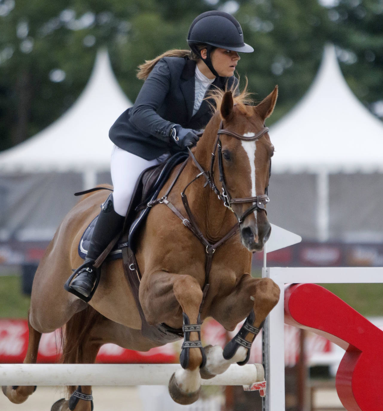 La joven amazona Ibone Ibáñez se impuso en el desempate del Pequeño Gran Premio con 'Ambre Des Veys'