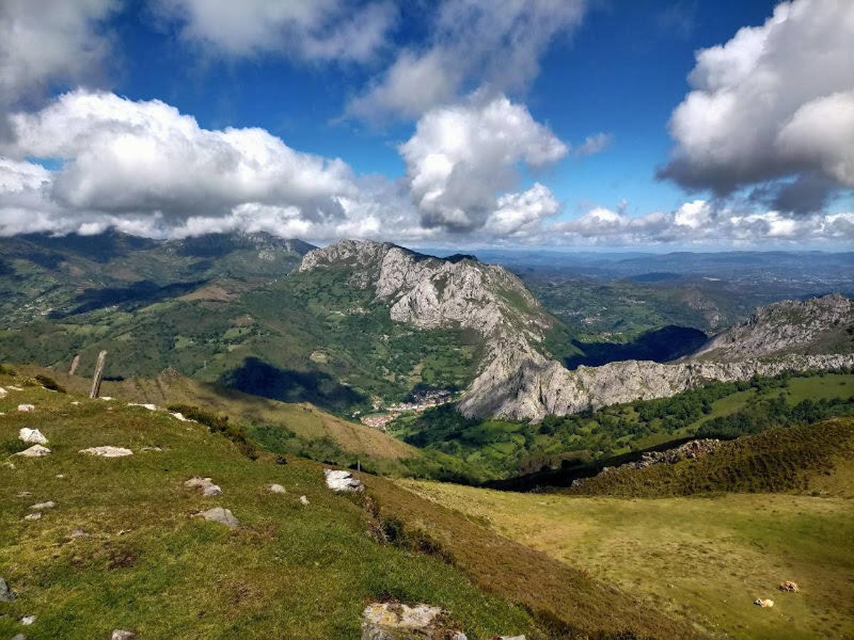 Vistas desde el Pico Llosorio (998 m).