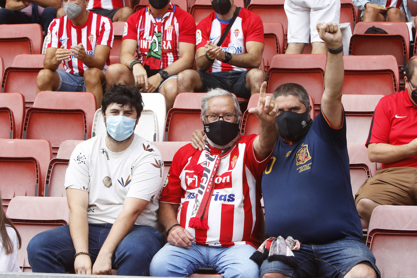 Fotos: Así fue la vuelta de la afición a El Molinón