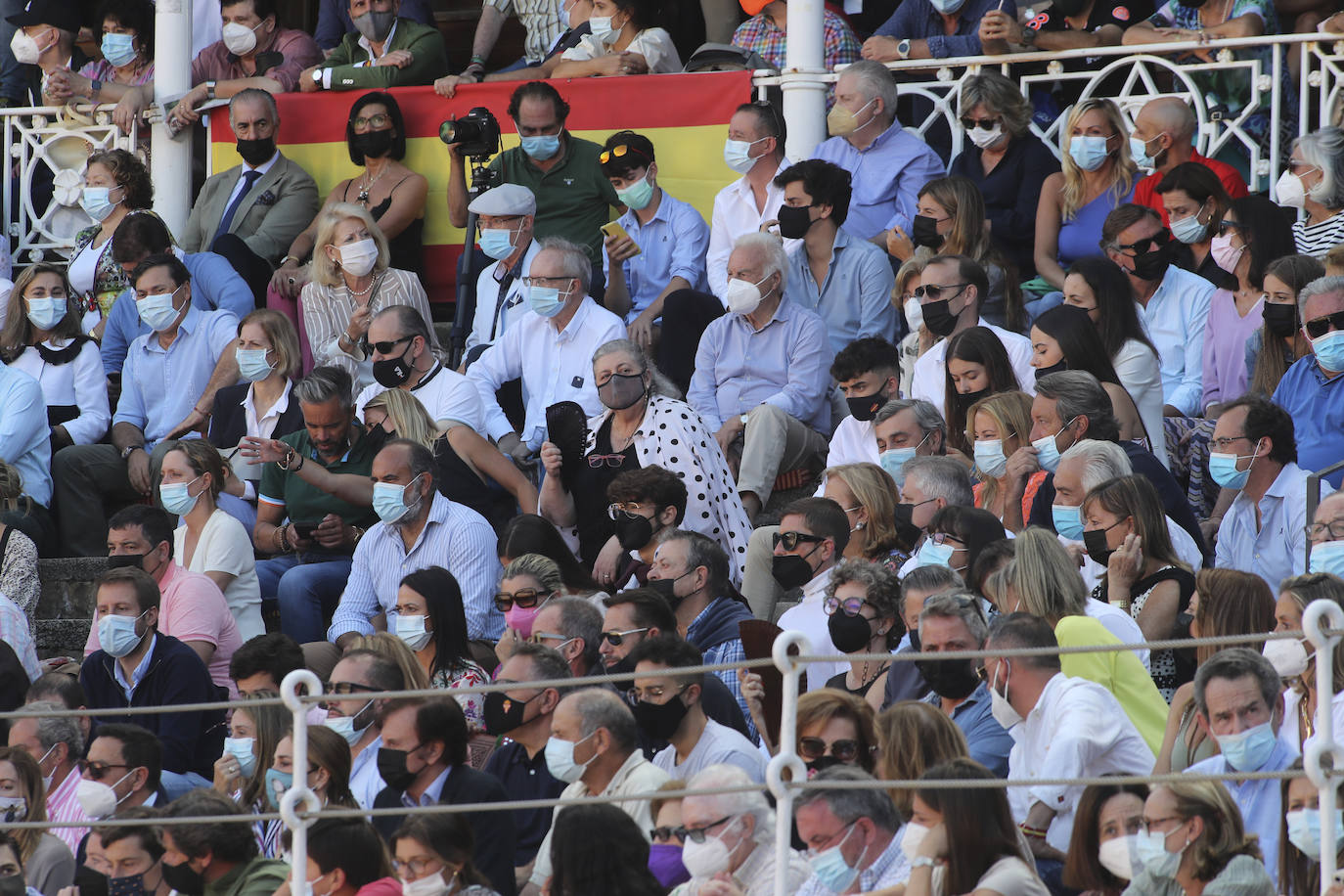 El último día de la feria taurina gijonesa dejó dos orejas para el Juli en un quinto de altura y otras dos para Daniel Luque, una en cada toro