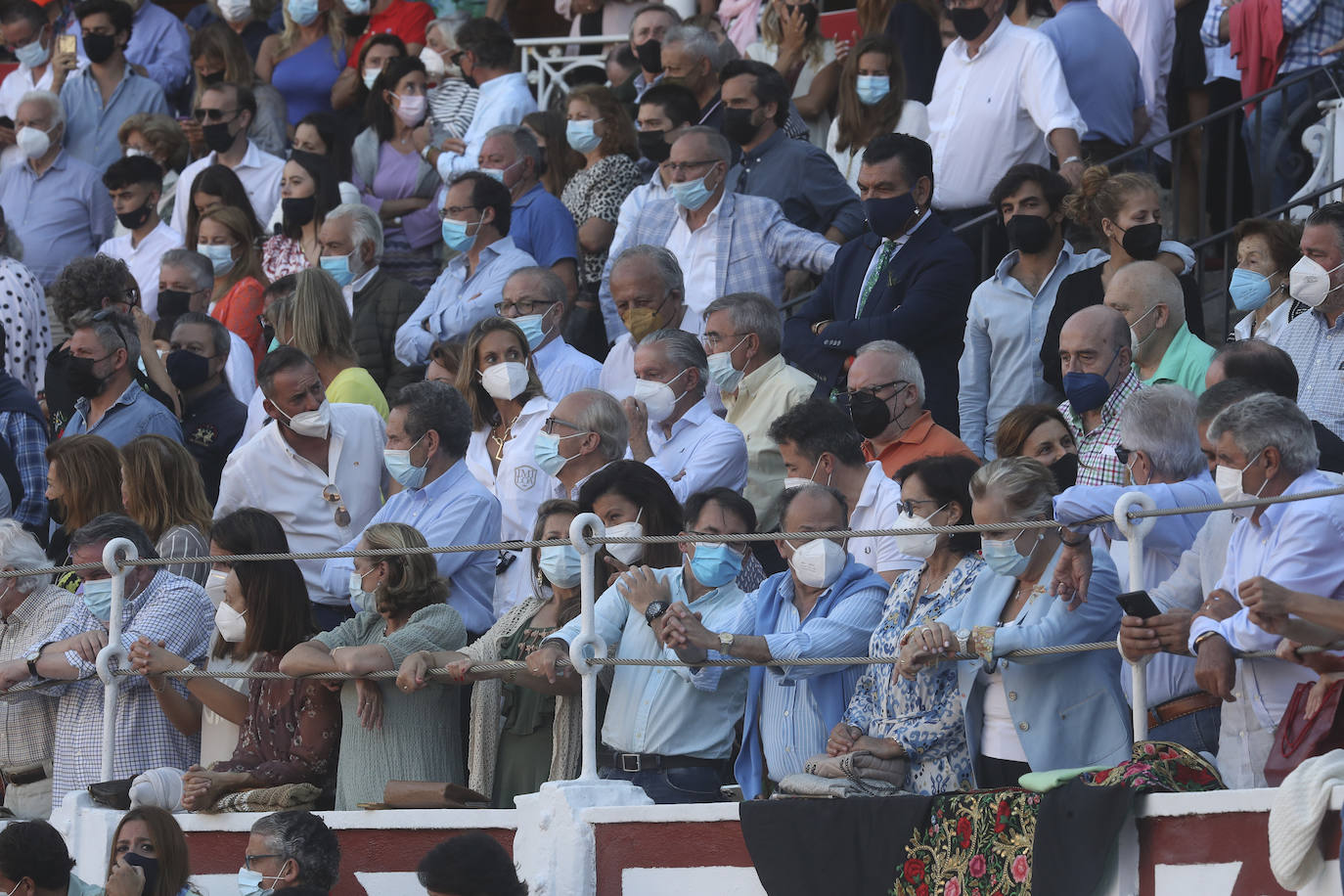 El último día de la feria taurina gijonesa dejó dos orejas para el Juli en un quinto de altura y otras dos para Daniel Luque, una en cada toro