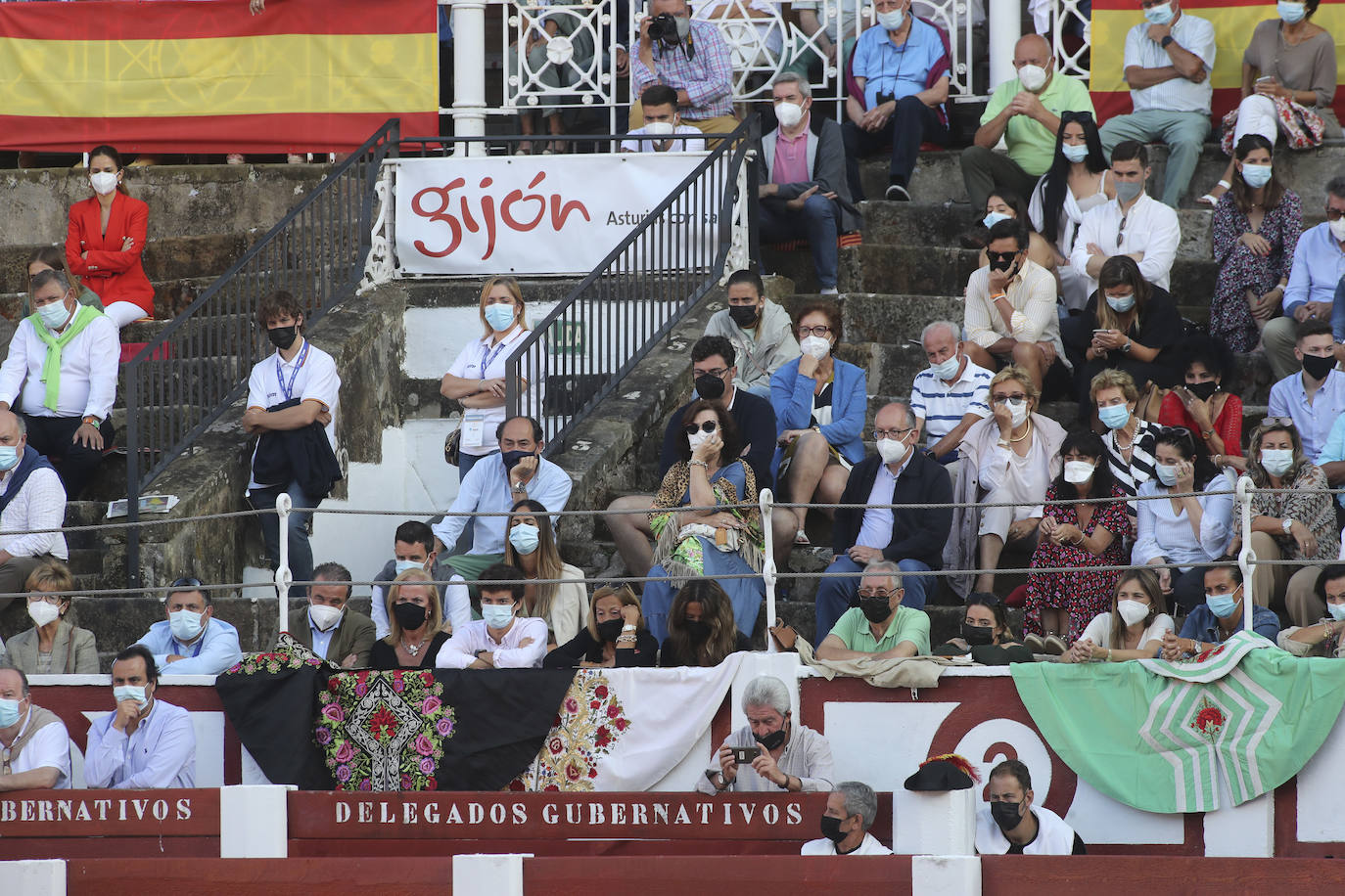 El último día de la feria taurina gijonesa dejó dos orejas para el Juli en un quinto de altura y otras dos para Daniel Luque, una en cada toro