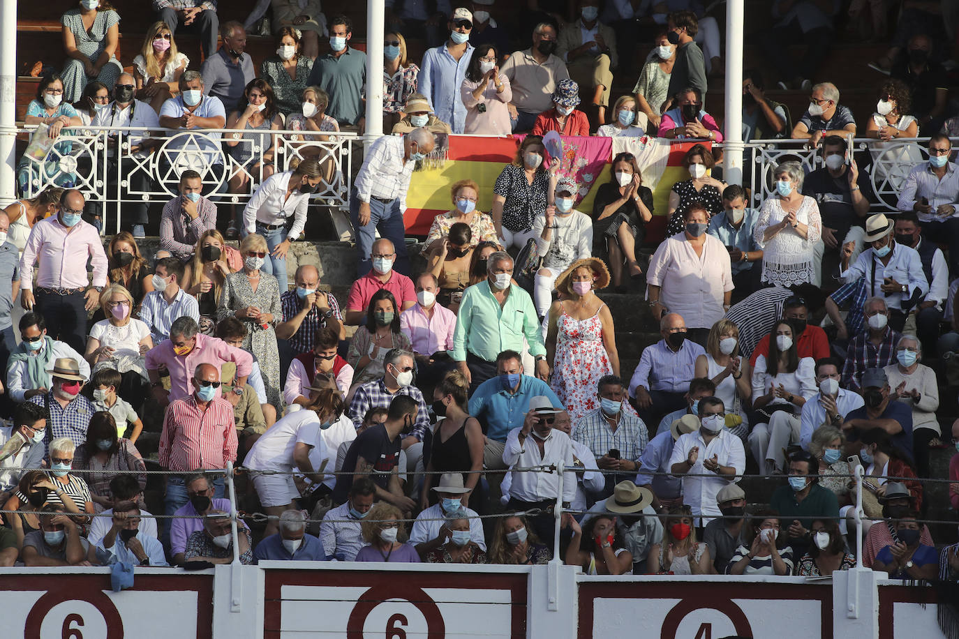 El último día de la feria taurina gijonesa dejó dos orejas para el Juli en un quinto de altura y otras dos para Daniel Luque, una en cada toro