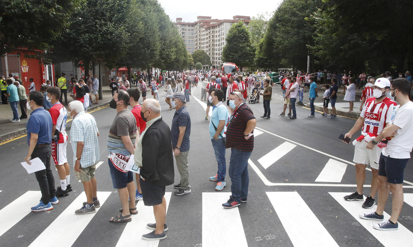 Fotos: Así fue la vuelta de la afición a El Molinón