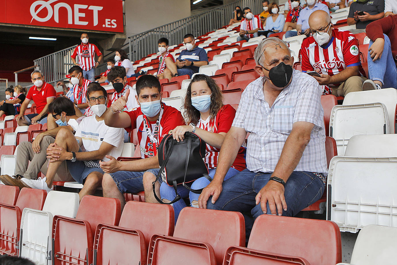 Fotos: Así fue la vuelta de la afición a El Molinón