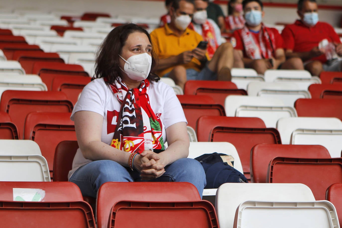 Fotos: Así fue la vuelta de la afición a El Molinón