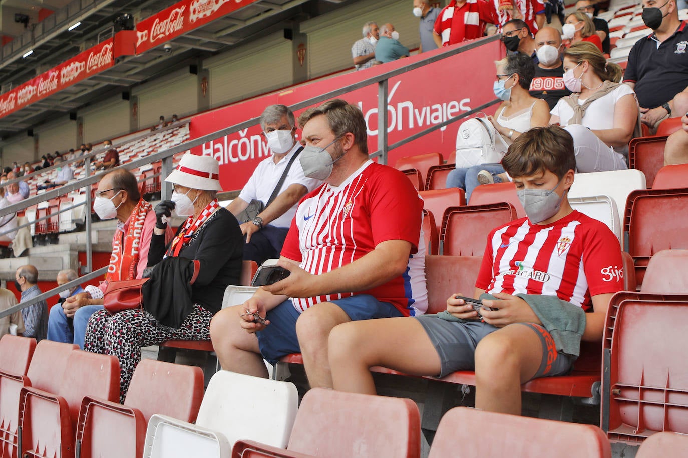 Fotos: Así fue la vuelta de la afición a El Molinón