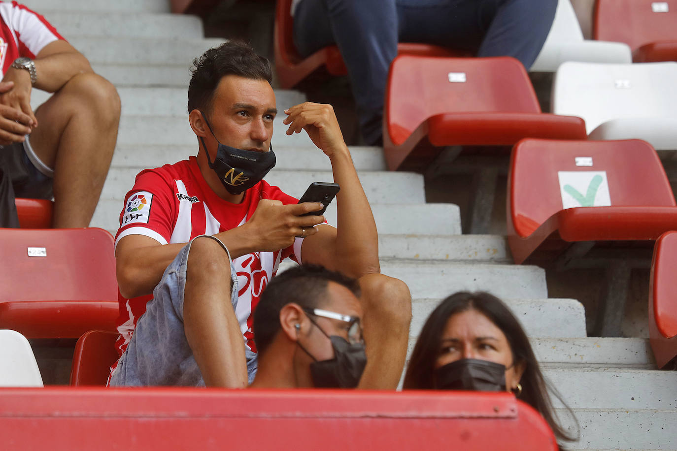 Fotos: Así fue la vuelta de la afición a El Molinón