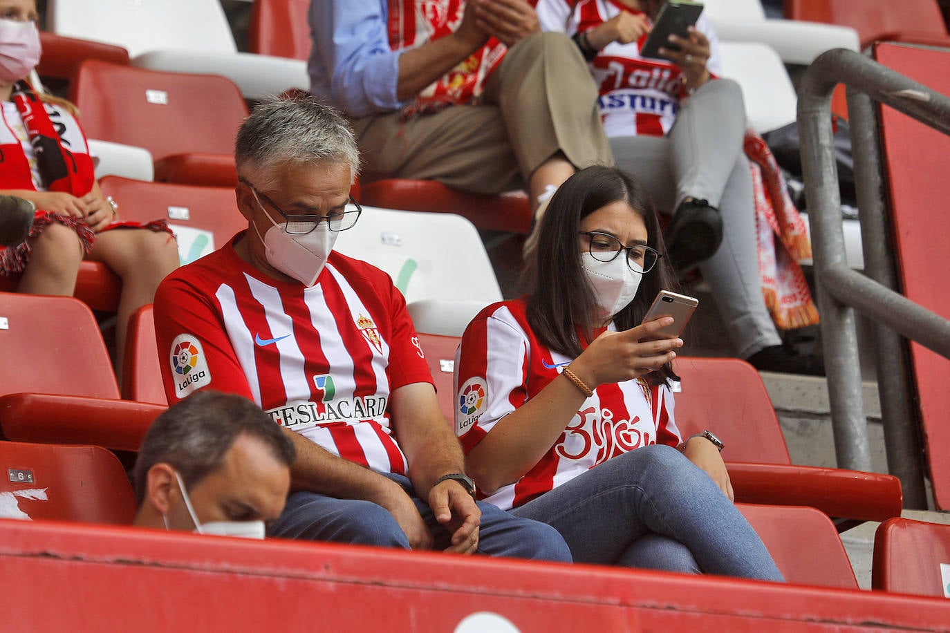 Fotos: Así fue la vuelta de la afición a El Molinón