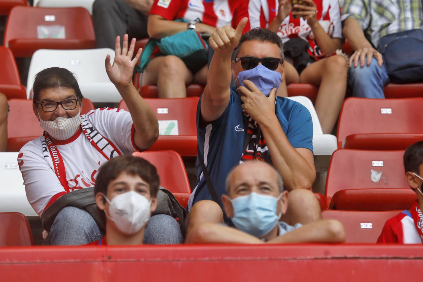 Fotos: Así fue la vuelta de la afición a El Molinón