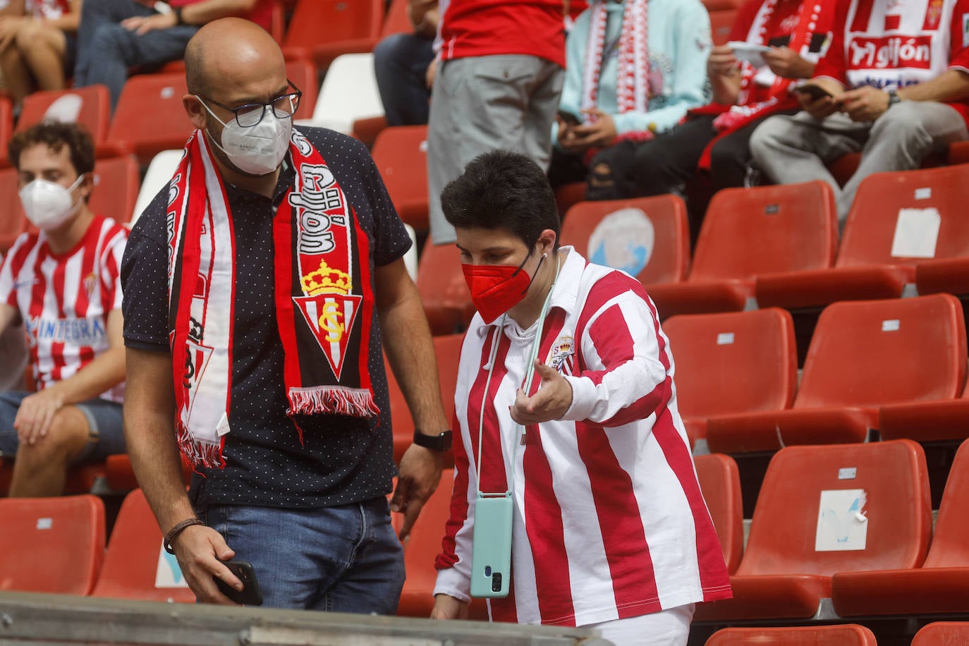 Fotos: Así fue la vuelta de la afición a El Molinón