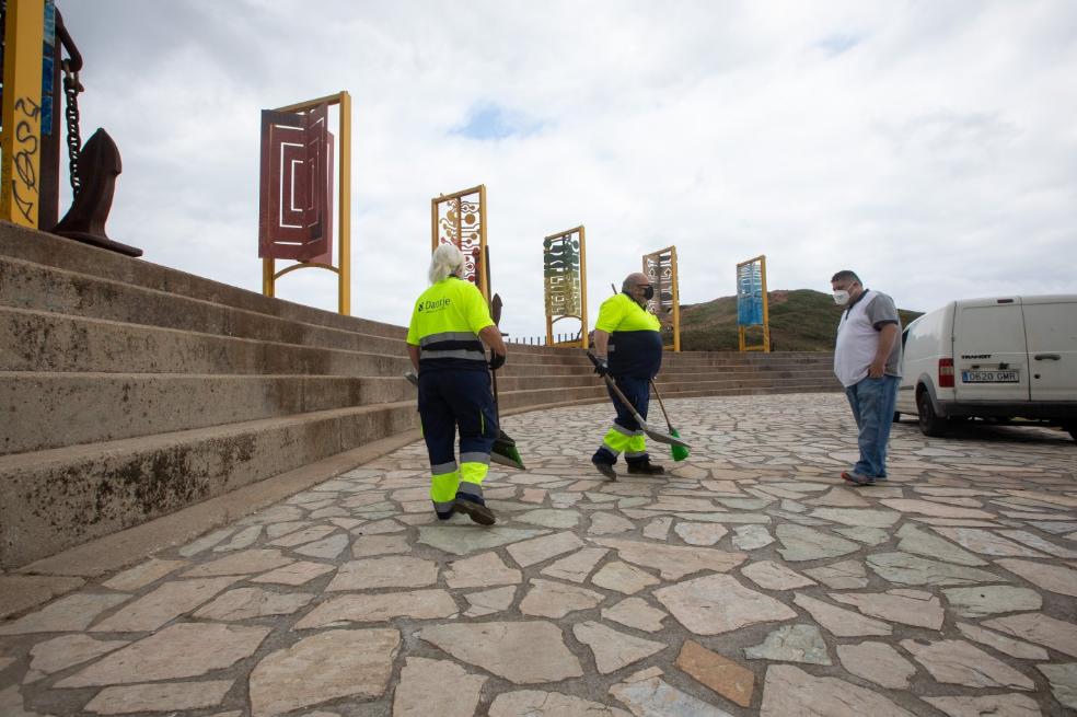 250 kilos al día de basura por el botellón