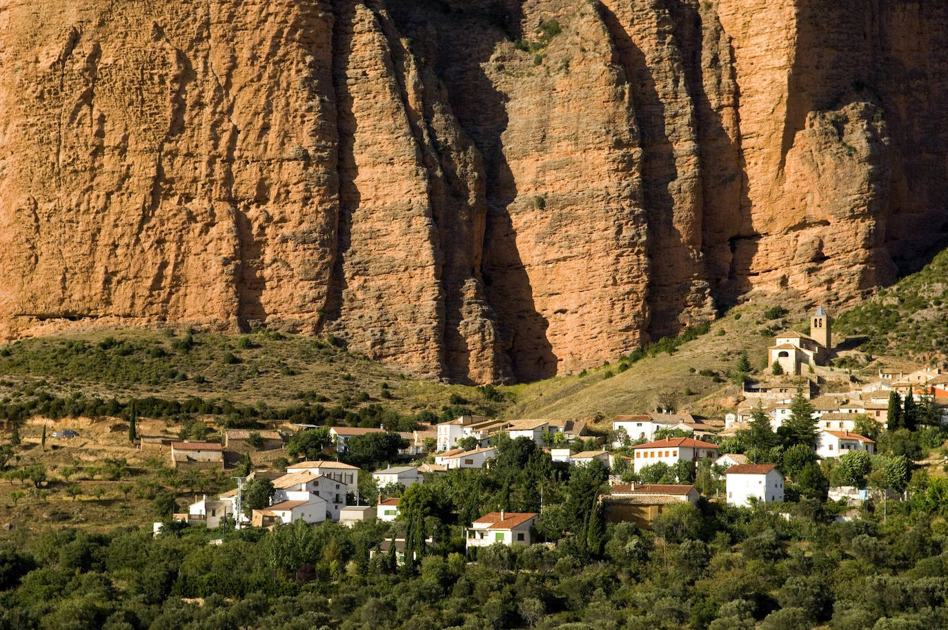 13. Monumento Natural de los Mallos de Riglos, Agüero y Peña Rueba, Huesca.