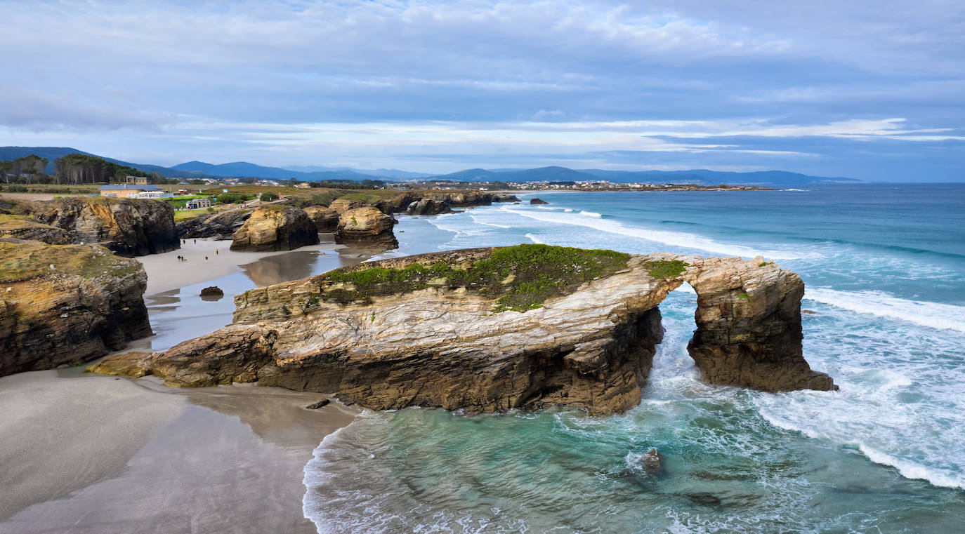 16. Playa de Las Catedrales, Galicia.