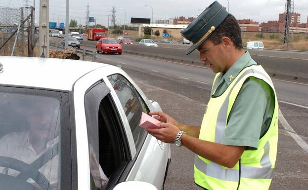 ¿Puedo llevar la documentación del coche en el móvil?