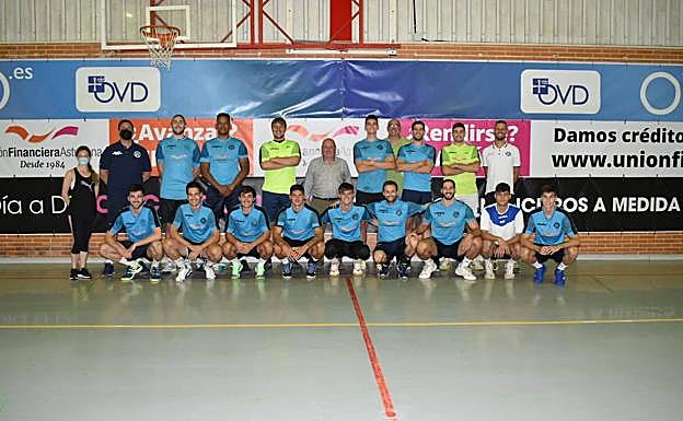 Conjunto del Unión Financiera, con su nuevo técnico Margareto, en la fila de atrás, a la izquierda.
