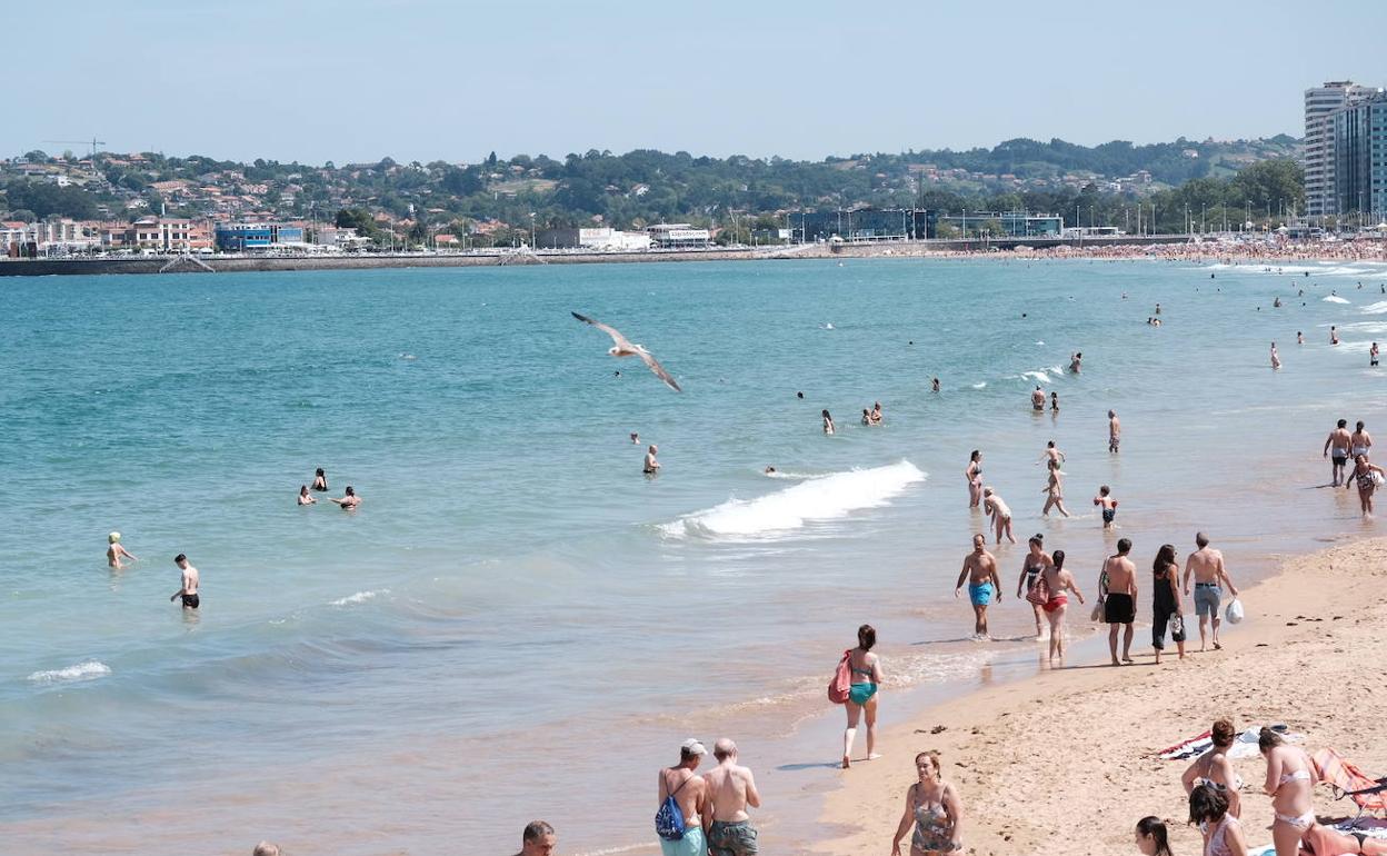 Reabren todos los accesos a la playa de San Lorenzo