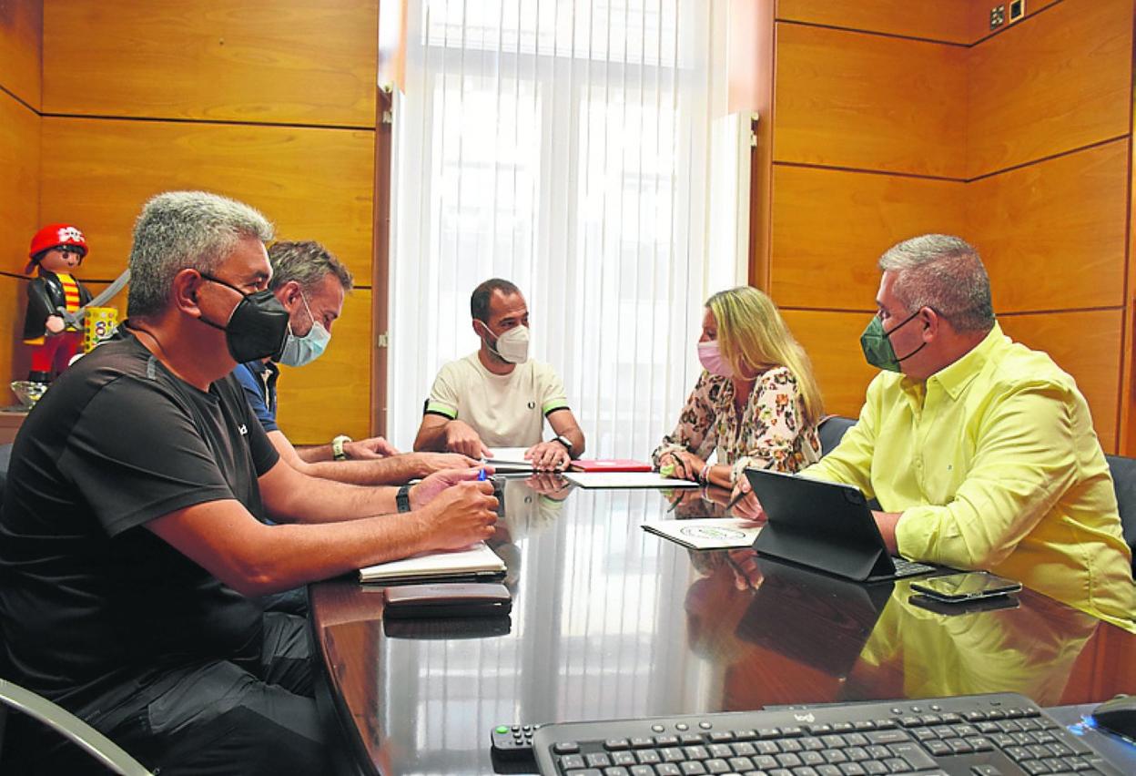 La reunión del gobierno local con la Plataforma Vecinal. 