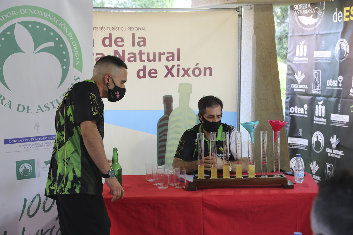 El Jardín Botánico de Gijón ha acogido este jueves la quinta fase del XXVIII Campeonato Oficial de Escanciadores. Wilkin Aquiles conserva la primera posición en la clasificación regional