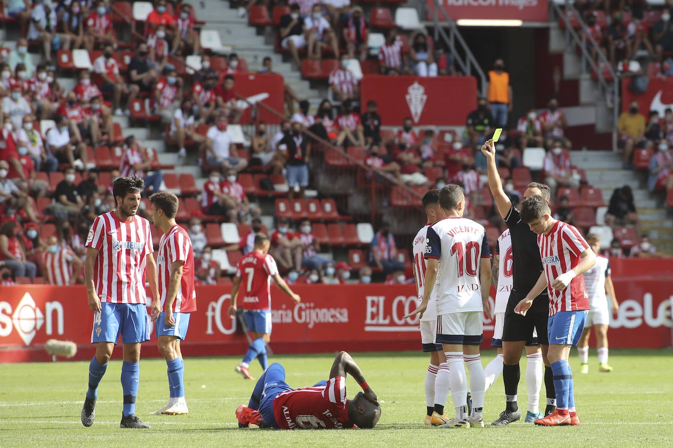 Un momento del encuentro jugado en El Molinón