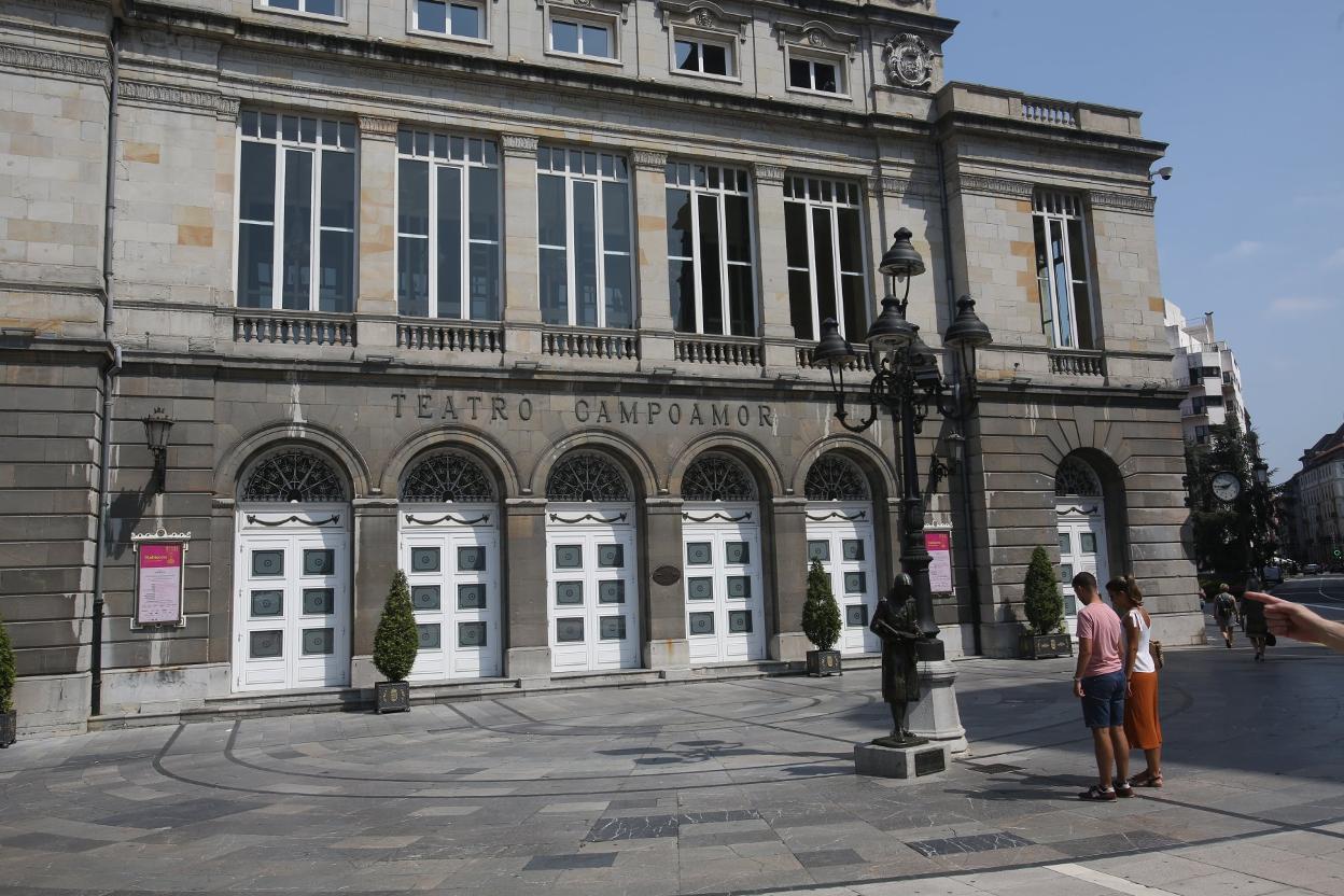 La entrada al Teatro Campoamor. 