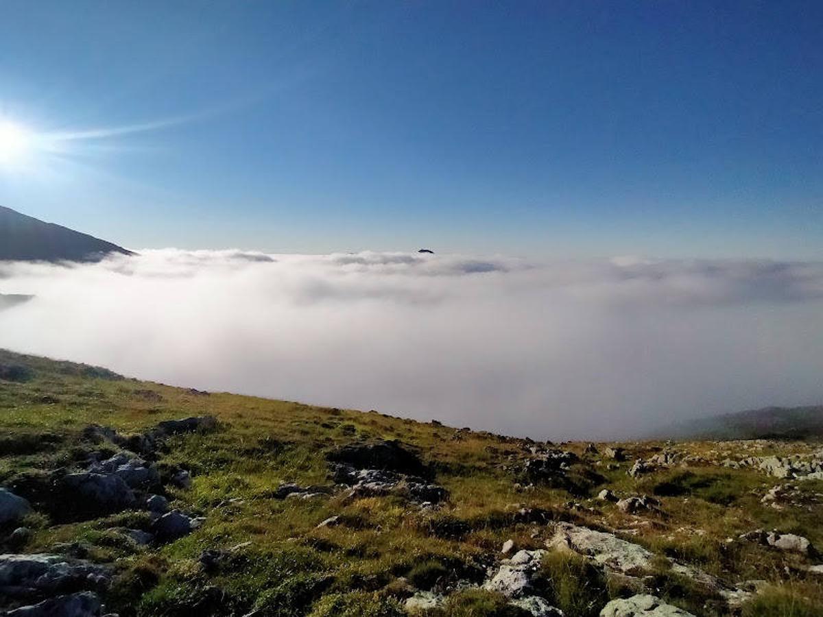 Vistas desde la Campa del Trave al mar de nubes.