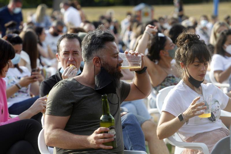 El cómico asturiano organiza su nuevo espectáculo 'En demasía Prau Festival'. El resultado es lo más parecido a una fiesta de prao que se ha celebrado en mucho tiempo. Sus asistentes escanciaron sidra y no pararon de reír con Joaquín Pajarón.