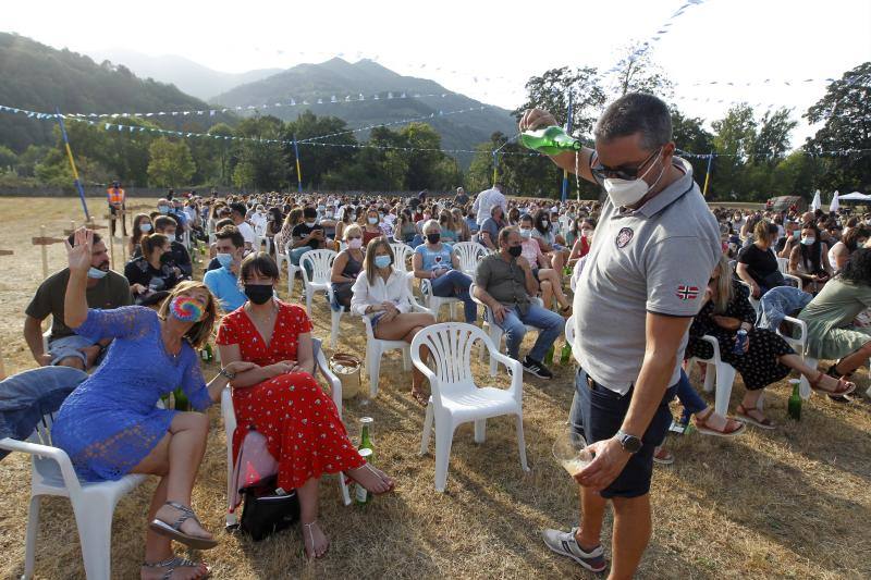 El cómico asturiano organiza su nuevo espectáculo 'En demasía Prau Festival'. El resultado es lo más parecido a una fiesta de prao que se ha celebrado en mucho tiempo. Sus asistentes escanciaron sidra y no pararon de reír con Joaquín Pajarón.