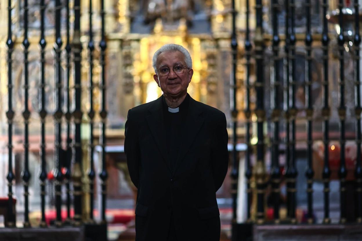 Benito Gallego, en la capilla del Rey Casto, ante la Virgen de las Batallas, «porque hay muchas batallas que librar contra el enemigo». 