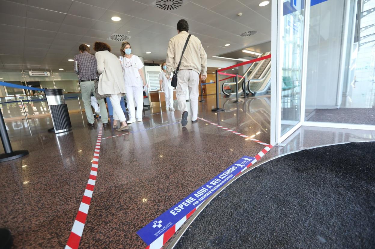 Acceso al área de consultas externas del Hospital San Agustín. 