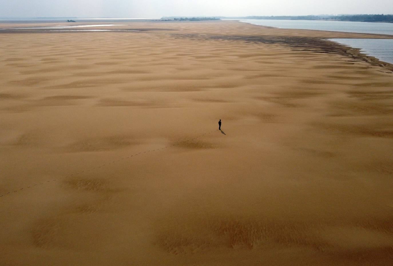 El río Paraná, que atraviesa Brasil, Paraguay y Argentina, está sufriendo este 2021 su peor bajada en más de medio siglo.