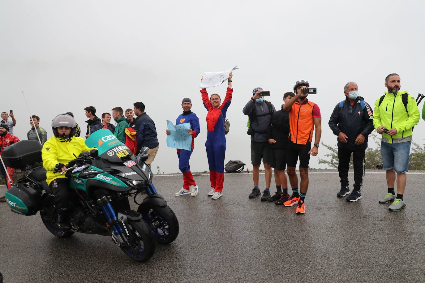 Fotos: Lección de Roglic en los Lagos, que recupera la camiseta roja
