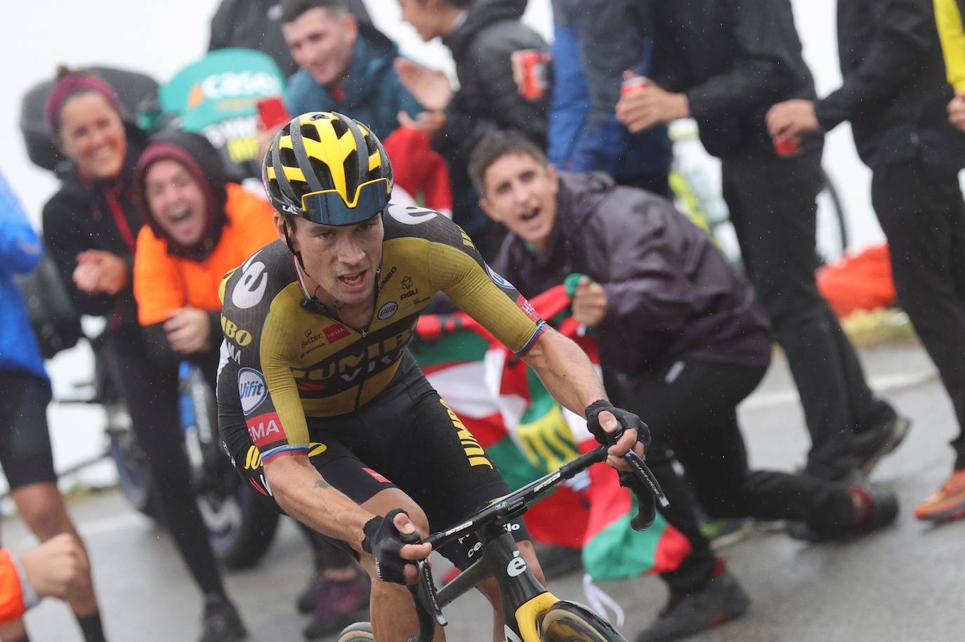Fotos: Lección de Roglic en los Lagos, que recupera la camiseta roja