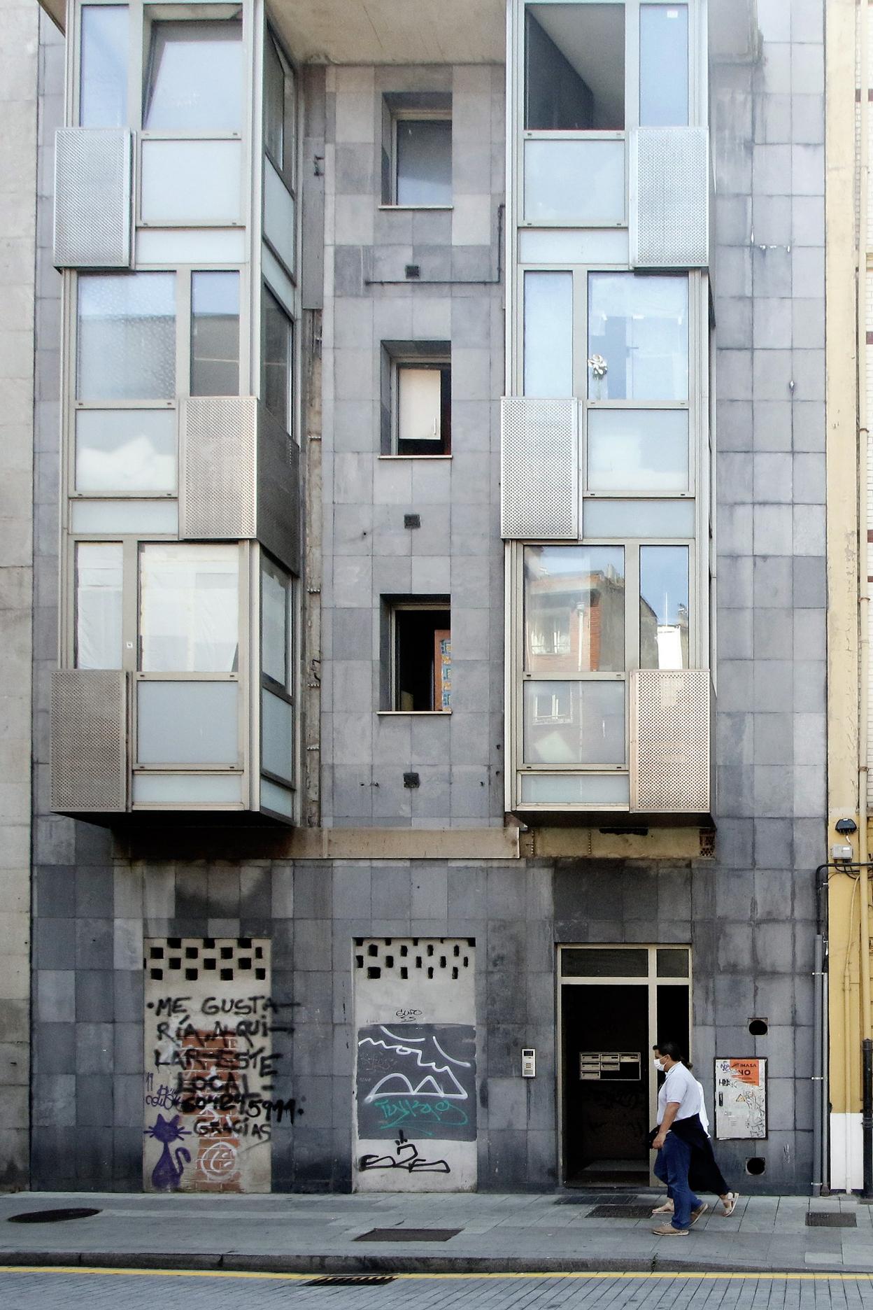 Edificio okupado en la plaza del Presi desde hace seis años. 