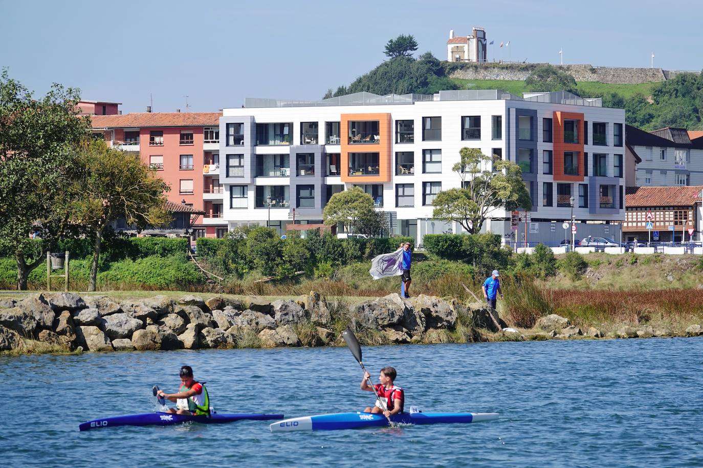 El Sella acoge este fin de semana dos pruebas deportivas. Este sábado se ha disputado el X Mini-Sella, la prueba abierta para las categorías que no pueden participar en el Descenso Internacional del Sella. Además, el domingo será turno para el XXII Descenso Adaptado del Sella con salida en Arriondas y descanso en Llordón