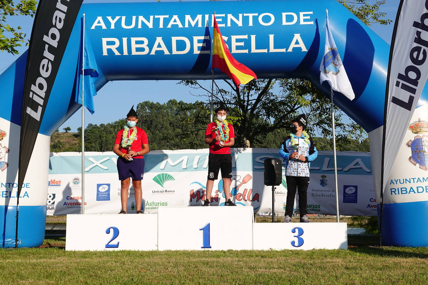 El Sella acoge este fin de semana dos pruebas deportivas. Este sábado se ha disputado el X Mini-Sella, la prueba abierta para las categorías que no pueden participar en el Descenso Internacional del Sella. Además, el domingo será turno para el XXII Descenso Adaptado del Sella con salida en Arriondas y descanso en Llordón