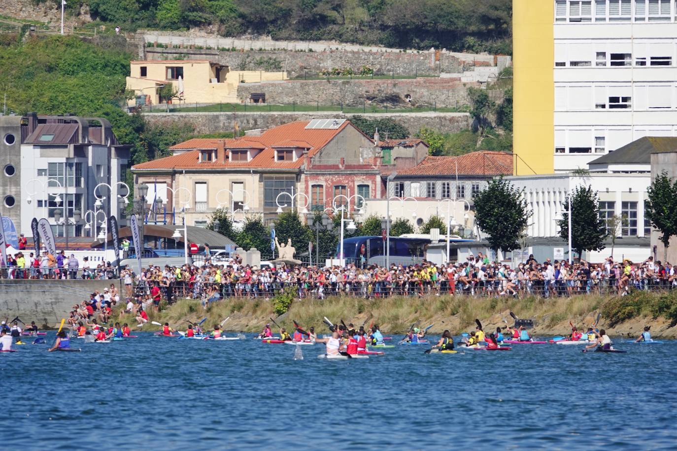 El Sella acoge este fin de semana dos pruebas deportivas. Este sábado se ha disputado el X Mini-Sella, la prueba abierta para las categorías que no pueden participar en el Descenso Internacional del Sella. Además, el domingo será turno para el XXII Descenso Adaptado del Sella con salida en Arriondas y descanso en Llordón