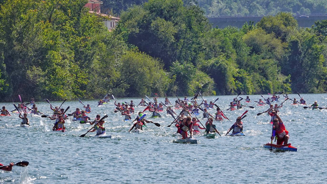 El Sella acoge este fin de semana dos pruebas deportivas. Este sábado se ha disputado el X Mini-Sella, la prueba abierta para las categorías que no pueden participar en el Descenso Internacional del Sella. Además, el domingo será turno para el XXII Descenso Adaptado del Sella con salida en Arriondas y descanso en Llordón