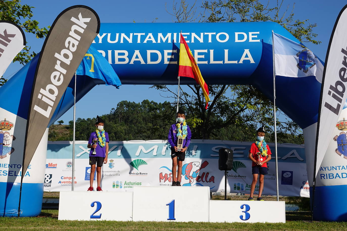 El Sella acoge este fin de semana dos pruebas deportivas. Este sábado se ha disputado el X Mini-Sella, la prueba abierta para las categorías que no pueden participar en el Descenso Internacional del Sella. Además, el domingo será turno para el XXII Descenso Adaptado del Sella con salida en Arriondas y descanso en Llordón