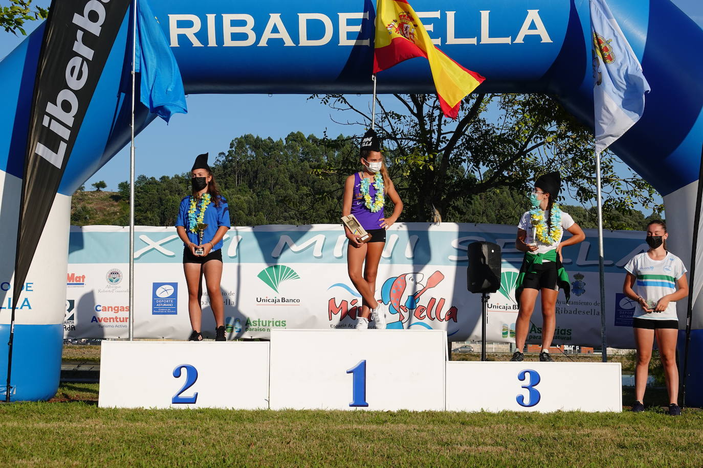 El Sella acoge este fin de semana dos pruebas deportivas. Este sábado se ha disputado el X Mini-Sella, la prueba abierta para las categorías que no pueden participar en el Descenso Internacional del Sella. Además, el domingo será turno para el XXII Descenso Adaptado del Sella con salida en Arriondas y descanso en Llordón