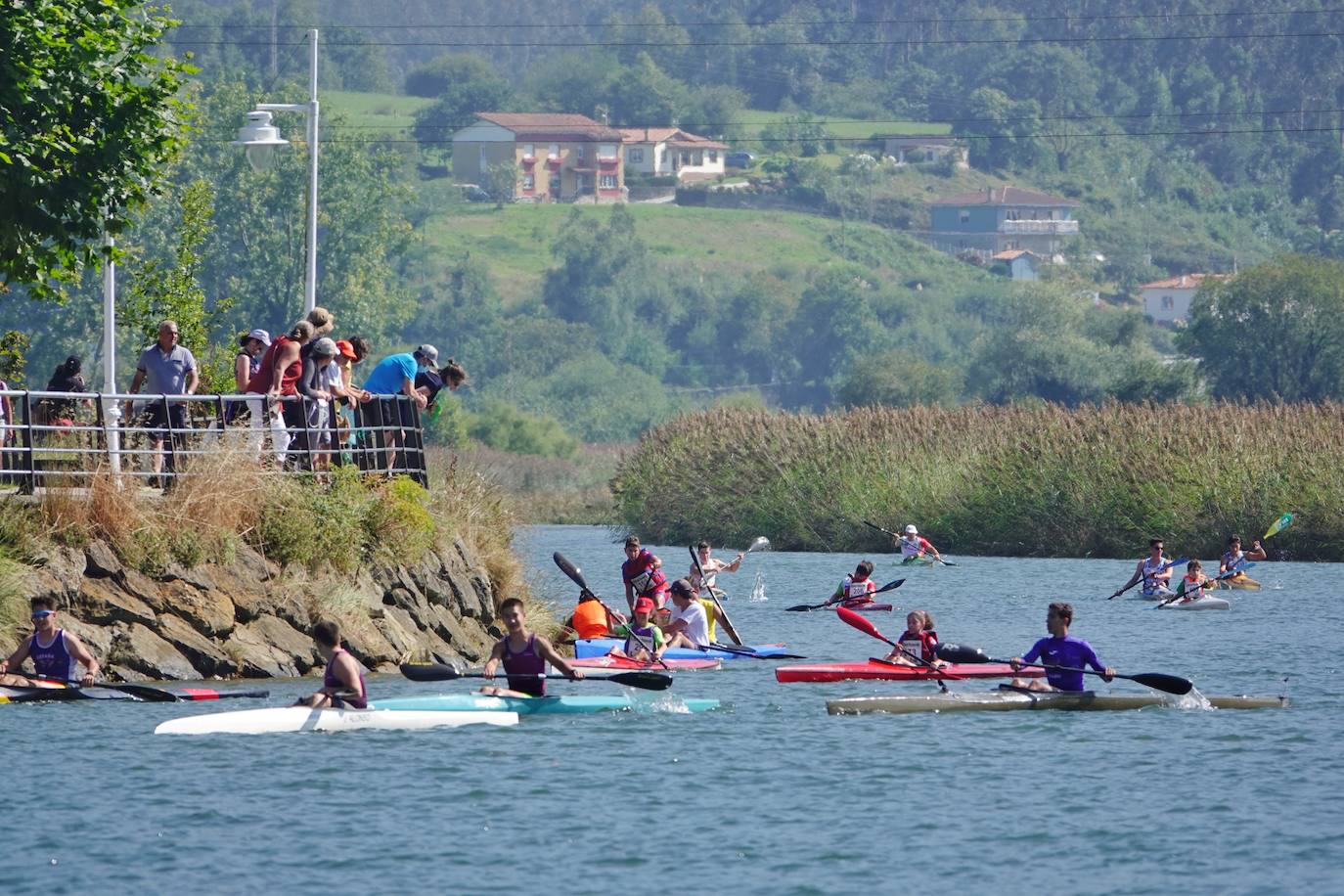 El Sella acoge este fin de semana dos pruebas deportivas. Este sábado se ha disputado el X Mini-Sella, la prueba abierta para las categorías que no pueden participar en el Descenso Internacional del Sella. Además, el domingo será turno para el XXII Descenso Adaptado del Sella con salida en Arriondas y descanso en Llordón