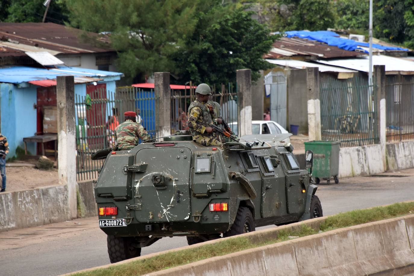 Militares golpistas aseguran haber capturado al presidente de Guinea, Aplha Condé, después de que a primera hora de este domingo escucharan fuertes disparos en el centro de la capital 