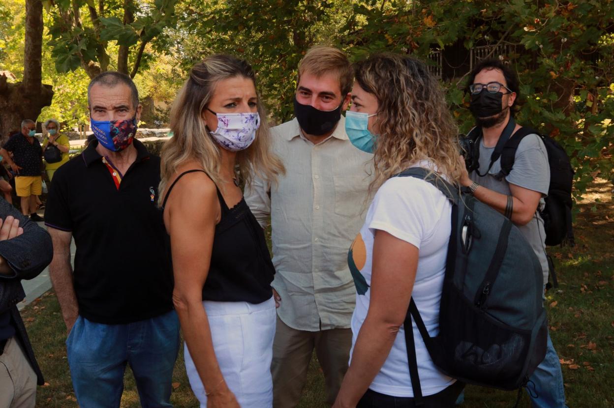 Yolanda Díaz conversa con Daniel Ripa y Tania González.